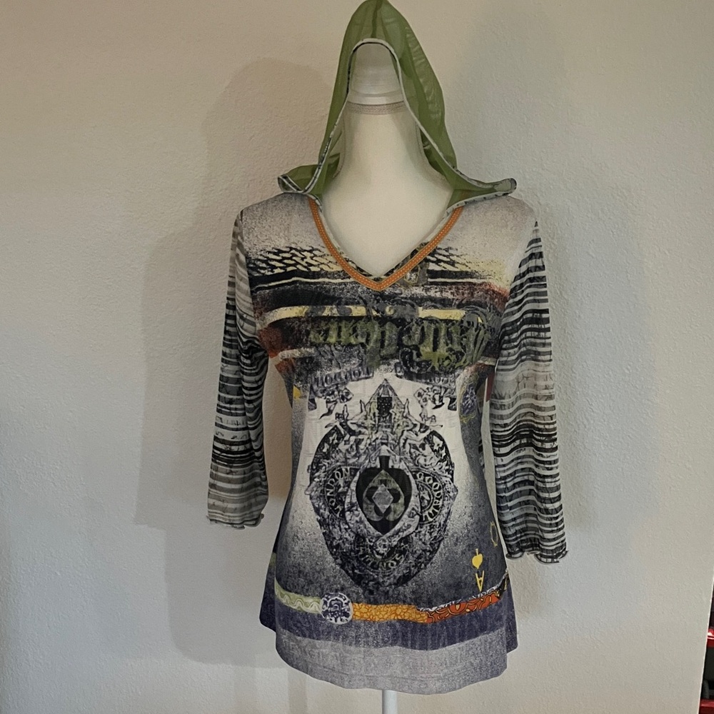 Vintage ANAC Designed by Kimi Hooded V-Neck Women's Top in Green and Multicolor